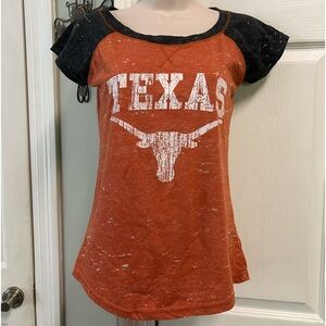 Texas Longhorns Womens Short Sleeve Small Tee Shirt w Back Hook ‘Em Graphic